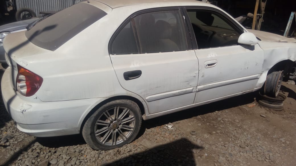  Hyundai ACCENT 2004    EN DESARME